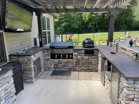 Outdoor Kitchen Bars, Outdoor Fireplace Patio, Outdoor Patio Bar, Outdoor Kitchen Plans, Build Outdoor Kitchen, Outdoor Bbq Kitchen, Backyard Pavilion, Backyard Kitchen, Outdoor Kitchen Design Layout