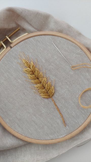 Wheat Embroidery Tutorial, Harvest Embroidery, Embroidered Wheat, Illusion Of Depth, Mouse Embroidery, Harvest Mouse, Split Stitch, Embroidery Hoop Art Diy, Sewing Crafts Tutorials