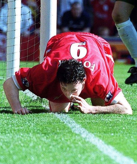 Robbie Fowler, FC Liverpool This Is Anfield, Cristino Ronaldo, Princesses Disney, Football Players Images, Football Photography, Portrait Photography Men, Football Images, Fc Liverpool, Football Fashion