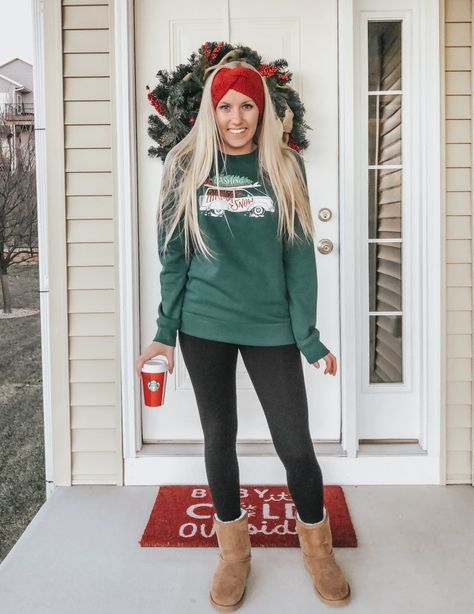 Comfy Christmas Eve Outfits, Comfy Casual Christmas Outfits, Cozy Christmas Outfit Casual, Comfortable Christmas Outfits Women, Cute Comfy Christmas Outfits, Christmas Comfy Outfit, At Home Christmas Outfit, Sfw Outfits, Christmas Cozy Outfit