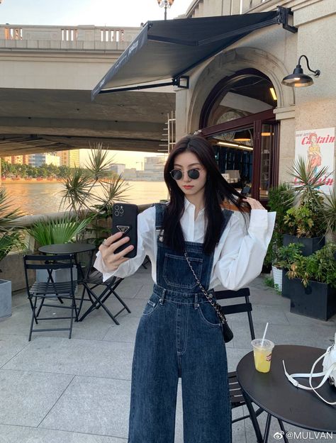 Jumper Outfit Ideas Jumpsuits, Korean Jumpsuit Outfit, Korean Overalls Outfit, Jumper Outfit Jumpsuits, Trousers Women Outfit, Ootd Korean Style, Denim Dungaree, Overall Outfit, Jumper Outfit