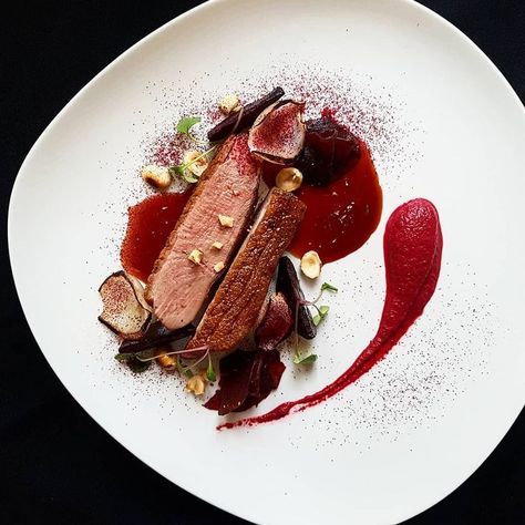 Saša Vojnović on Instagram: “Wood roasted duck breast•juniper duck sauce•beetroot×4/pureed,oven baked,pickled and powder•onion petals•hazelnut.... • CLOSE UP! •…” Onion Petals, Fine Dining Plating, Roasted Duck Breast, Duck Breast Recipe, Foodporn Breakfast, Food Presentation Plates, Gourmet Food Plating, Roasted Duck, Michelin Star Food