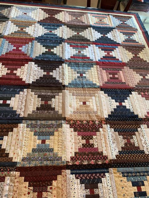 Court House Steps Quilt, Courthouse Steps Quilts, Courthouse Quilt Pattern, Courthouse Steps Quilt Block, Court House Steps Quilt Pattern Free, Courthouse Steps Quilt Pattern Design, Log Cabin Quilt Ideas, Courthouse Steps Quilt Pattern, Courthouse Steps Quilt