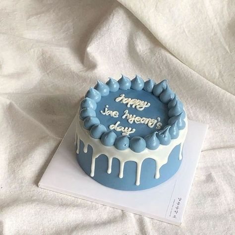 Blue Cake Designs Birthday, Bento Cake Design For Boyfriend, Minimalist Cakes, Birthday Cake For Boyfriend, Birthday Cake Design, Cake For Boyfriend, Korean Cake, Mini Cakes Birthday, Creative Birthday Cakes