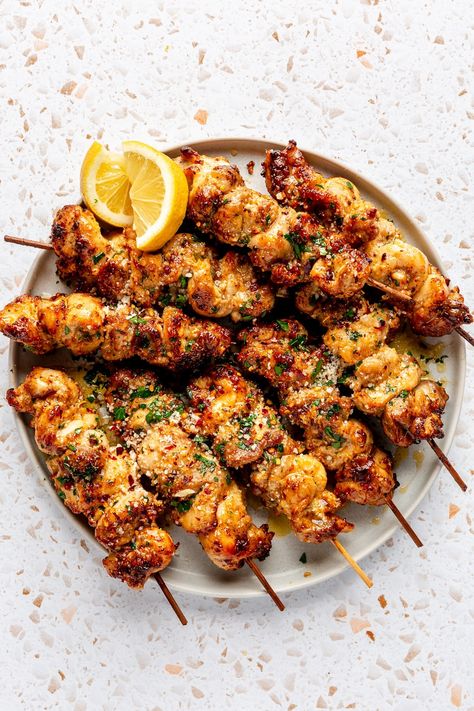 Garlic Parmesan Chicken Skewers - Fed & Fit Garlic Parmesan Chicken Skewers 12 Tomatoes, Chicken Parm Skewers, Garlic Parm Skewers, Grilled Dinners For Two, Spicy Garlic Parmesan Chicken Skewers, Garlic Parmesan Skewers, Garlic Parm Chicken Skewers, Parmesan Butter Sauce, Parmasean Chicken