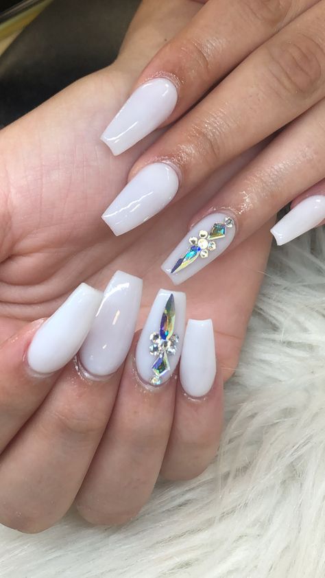 Stone Nails Acrylic, Nail Diamonds Ideas, Solid Color Nails With Rhinestones, Stones Nails Design, Gems On Nails Ideas, Nail Designs Stones, White Matte Nails With Design, White Nails With Gems Rhinestones, Acrylic Nail Designs With Gems