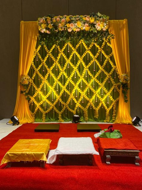 Haldi Backdrop Decoration, Haldi Hall Decoration, Haldi Mehandi Decoration Ideas, Mehandi Ceremony Decoration, Haldi Backdrop Stage Decorations, Haldi Function Decoration At Home, Mehandi Stage Decoration, Mehandi Decoration Ideas, Haldi Banner