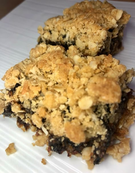 Date and Prune Squares Recipe Prune Bars Recipe, Prune Cookies Recipes, Prune Recipes Desserts, Prune Danish Recipe, Prunes Recipes, Prune Bars, Prunes Dessert, Constipation Food, Yummy Bars