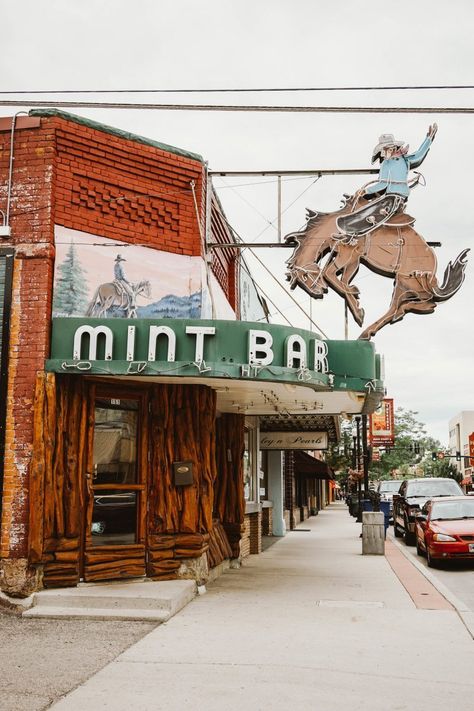 Wyoming Gems: Meet Casper and Sheridan - Bon Traveler Sheridan Wyoming, Wyoming Vacation, Yellowstone Trip, Wyoming Cowboys, Wyoming Travel, Jackson Wyoming, The Oregon Trail, Western Life, Jackson Hole Wyoming