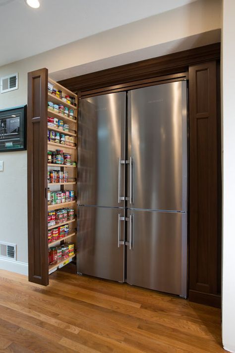 Kitchen Pullout Pantry, Column In Kitchen, Styling Your Kitchen, Kitchen Pullout, Pull Out Kitchen Cabinet, Inside Kitchen Cabinets, Cupboard Organization, Island Cabinets, Kitchen Pantry Cupboard