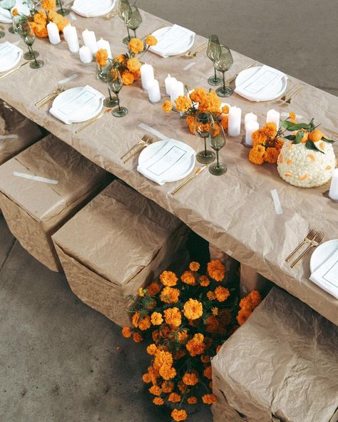 Steph (@fromthedaisies) • Instagram photos and videos Marigold Centerpiece, Marigold Moments, Marigold Bouquet, Marigold Wedding, Flower Table Decorations, Simple Table Settings, Table Garland, Marigold Flower, Simple Table