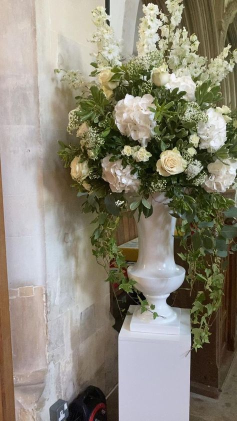 Church Decorations Ideas Altars, Church Flower Arrangements Altars Simple, Church Wedding Flowers Altar, Bridgerton Floral, Country Church Wedding, Pedestal Arrangements, Tall Flower Arrangements, Green Wedding Decorations, Wedding Church Decor