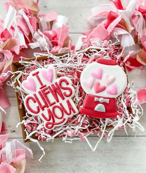 Valentines Cookie Sets Decorated, Valentines Decorated Sugar Cookies, Valentines Sugar Cookies Royal Icing, Valentine Cookie Sets, Valentines Day Cookie Sets, Valentines Day Cookies Decorated, Valentine’s Day Cookies, Valentines Boards, Vday Cookies