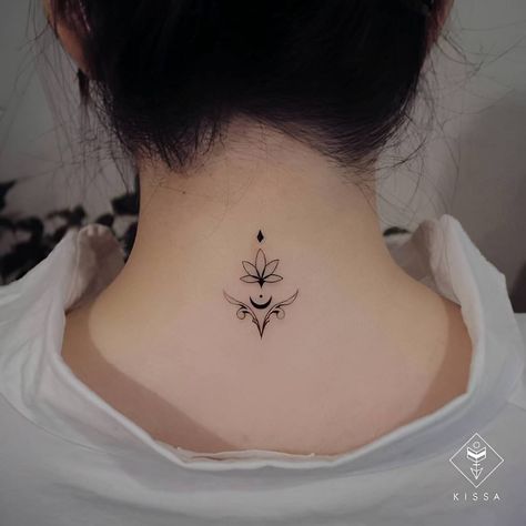 20 Elegant Mini Nape Tattoos To Bring Out Your Beauty Nape Tattoo Women, Tattoo Neck Woman, Back Neck Tattoo For Women, Nape Of Neck Tattoo, Mini Tattoos For Women, Nape Tattoo, Back Of Neck Tattoo, Neck Tattoos Women, Aries Tattoo