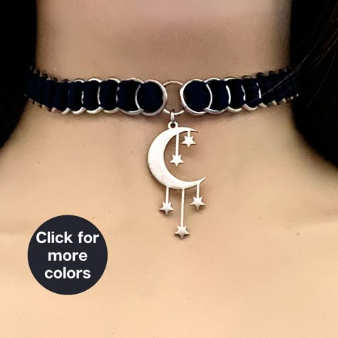 Embrace the celestial energies with this enchanting Ribbonmaille choker featuring a captivating crescent moon and stars design. Crafted to channel the magic within, it's a bewitching addition to your modern mystic ensemble, empowering you to shine brightly under the moonlit sky. THE NITTY-GRITTY: * Hypoallergenic * Will not tarnish * Two-sided 3/8" polyester/nylon ribbon * Aluminum Chainmail * Deceptively Lightweight * Lots of accent colors to choose from * 15mm stainless steel lobster claw clas Celestial Choker, Jing Y Jang, Witchy Accessories, Moon And Stars Design, Modern Mystic, Moon Choker, Ribbon Choker, Moonlit Sky, Cute Goth