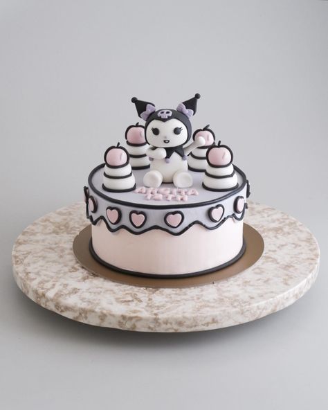 Kuromi Cake Ideas, Kuromi Cakes, Kuromi Birthday Cake, Pastel Kuromi, Maket Pasta, Kuromi Cake, Cakes For Teenagers, Kuromi Birthday, Kuromi Stuff