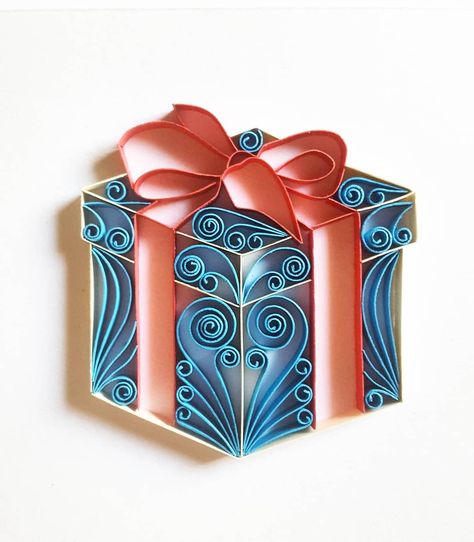 @gericards on Instagram: “#gift #present #xmaspresent #christmas #merrychristmas #xmasgift #paper #art #artstudio #quilling #quilled #handmadeartwork #paperartist…” Christmas Quilling, Quilling Pattern, Paper Quilling Tutorial, Paper Quilling For Beginners, Paper Quilling Cards, Paper Quilling Jewelry, Art Quilling, Paper Quilt, Quilling Christmas