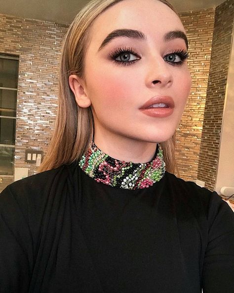 Occasional Makeup, Sabrina Carpenter Makeup, Sabrina Carpenter Style, Punk Makeup, Marc Jacobs Beauty, Jessica Biel, Girl Meets World, Blue Makeup, Dove Cameron