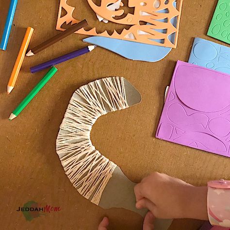 Decorate a Jambiya : Crafts for Kids Traditional Dagger, Crafty Moms, Diy Making, Craft Time, Craft Stick Crafts, Teaching Kids, Middle East, Kids Learning, Easy Crafts