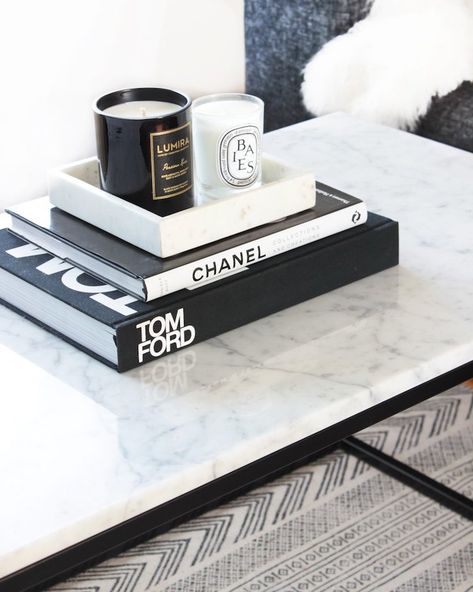 {for the coffee table} 9 Beautiful Books That Look Fabulous! Books Stacked, Coffee Table Books Decor, Books Decor, Table Decor Living Room, Condo Decorating, Marble Tray, Table Styling, Coffee Table Styling, Cool Coffee Tables