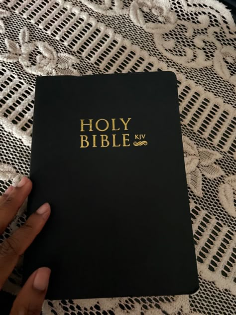 Reading Bible Aesthetic, Holding Bible, Bible Quotes Healing, Christian Vision Board, Holy Bible Book, Gods Princess, Cute Bibles, Bible Journal Notes, Bible Study Methods