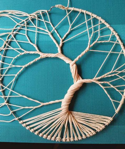 How to make a Tree of Life with rope - Imgur Rope Tree, Tree Of Life Artwork, Atrapasueños Diy, Art Macramé, Rope Macrame, Dream Catcher Patterns, Dream Catcher Tutorial, Dream Catcher Craft, Macrame Wall Hanging Diy