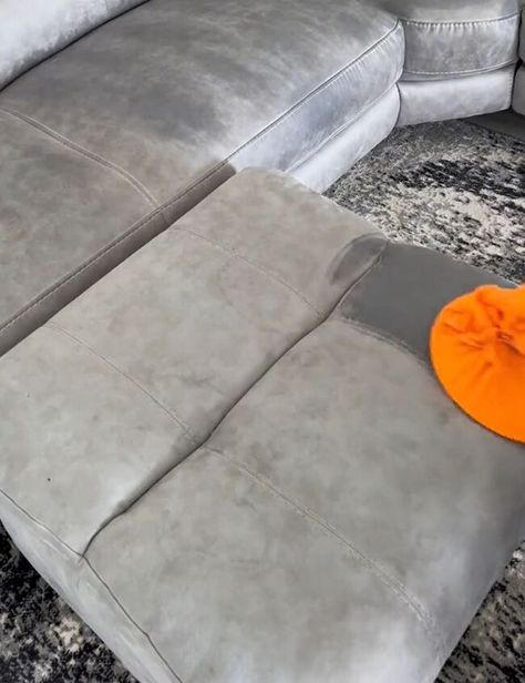 Cleaning The Couch, Deep Clean Couch Fabric, Cleaning Velvet Furniture, How To Clean A Sofa, Cleaning Couch Fabric, Microsuede Couch Cleaning, Cleaning A Couch, Sofa Cleaning Hacks, Sofa Hack