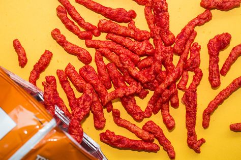 Frito-Lay reformulated Flamin' Hot Cheetos, a perennial favorite among school kids, to meet new federal "Smart Snack" rules for schools. Hot Cheetos Party, Healthy Hot Cheetos, Hot Cheetos Wallpaper, Spicy Cheetos, Black Hot Cheetos, Cheetos Flamin Hot, Frito Lay, Smart Snacks, Deliciously Ella