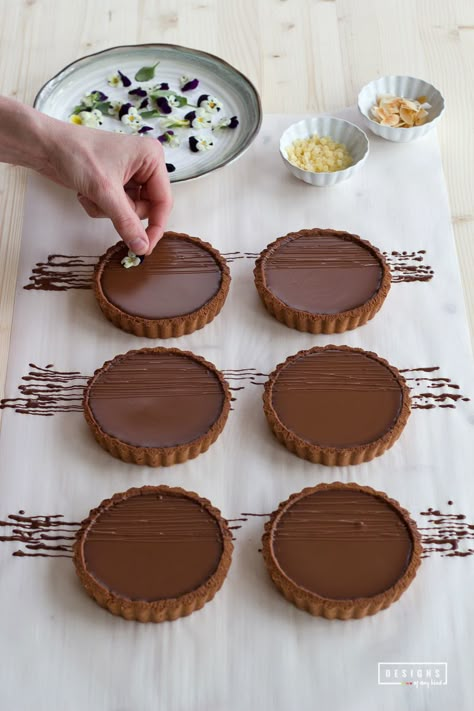 Dark Chocolate Tart, Ginger Caramel, Chocolate Tarts, Dessert Restaurants, Chocolate Crust, Tart Dessert, Mini Tart, בר מצווה, Catering Food