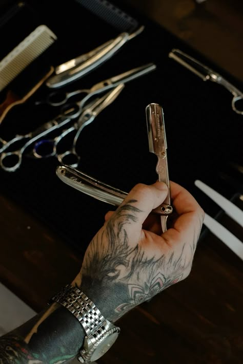 Barbershop Instagram Feed, Barber Shop Photoshoot, Barber Instagram Ideas, Barber Photoshoot Ideas, Barber Shop Photography, Barber Shop Aesthetic, Barbershop Photoshoot, Barbershop Aesthetic, Barber Photoshoot