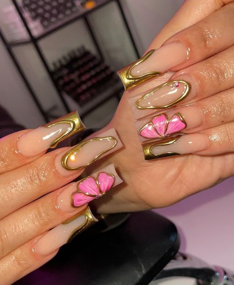 Birthday Inspo Nails, Nail Art On Chrome Nails, Gold And Pink Nail Designs, Birthday Nails Glam, Abstract Chrome Nails, Gold Nails Acrylic Short, Pink Inspo Nails, 2024 Nails Design, Crome Nails Designs