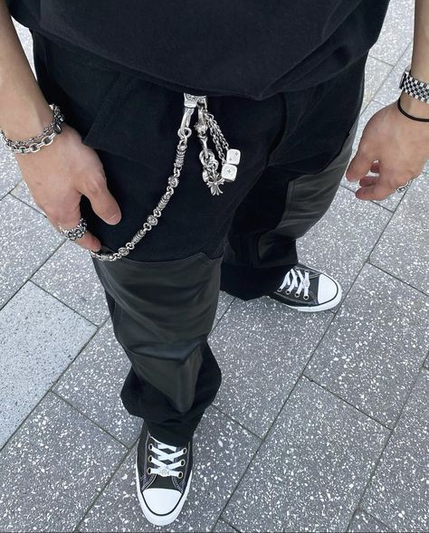 Jean Chains Men, Wallet Chain Outfit Aesthetic, Chrome Hearts Mens Fashion, Edgy Streetwear Men, Pant Chains Aesthetic, Wallet Chain Outfit Men, Chain Outfit Aesthetic, Chain Outfit, Mens Accessories Necklace