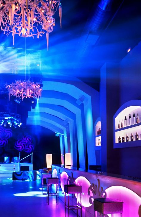 Going to colorful night clubs and drinking colorful drinks with some good friends is always a good time! Club Furniture, Club Lighting, Dj Dance, Nightclub Design, Colorful Drinks, Vip Room, Night Summer, Spain Portugal, Disco Music