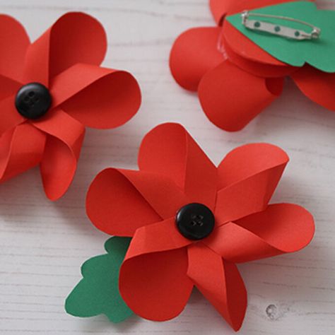 How to Make a Poppy Pin Wheel Brooch Make A Poppy, Poppy Craft For Kids, Remembrance Day Activities, Remembrance Day Art, Poppy Craft, Poppy Pins, Remembrance Day Poppy, Pin Wheel, Remembrance Poppy