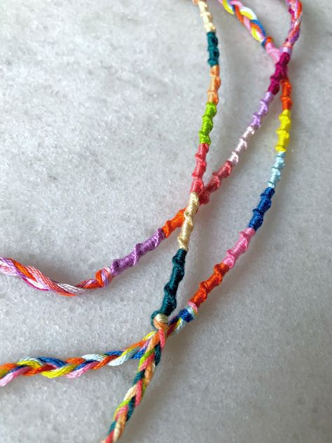 Friendship Bracelet Chinese Staircase, Chinese Friendship Bracelet, Chinese Staircase Bracelet Patterns, Friendship Bracelets Chinese Staircase, Chinese Staircase Bracelet Tutorial, Staircase Friendship Bracelet, Staircase Bracelet, Chinese Staircase Bracelet, Embroidery Thread Bracelets