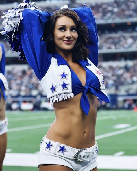 Dallas Cheerleaders, Cute Cheerleaders, Nfl Photos, Football Cheerleaders, Cheerleader Girl, Dallas Cowboy, Cheerleading Outfits, Dallas Cowboys Cheerleaders, Nfl Dallas Cowboys