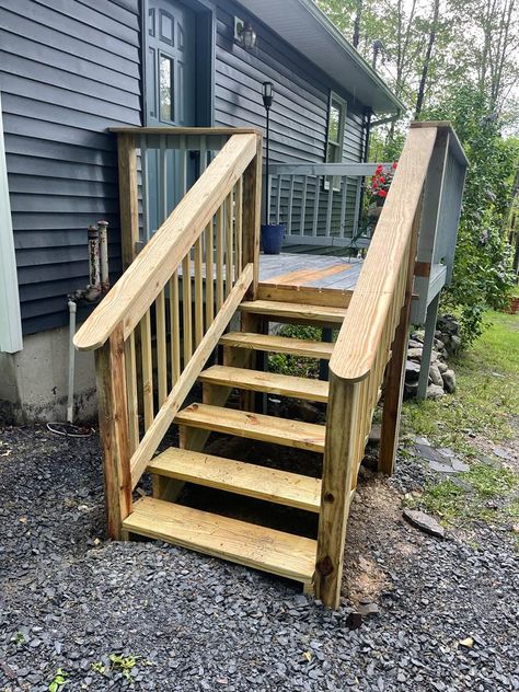 Cabin Steps Porches, Side Stairs Entrance Outside, Front Porch Stairs Ideas Entrance, Porch Step Railing, Porch Appeal, Front Porch Stairs, Outside Stairs, Patio Stairs, Porch Stairs