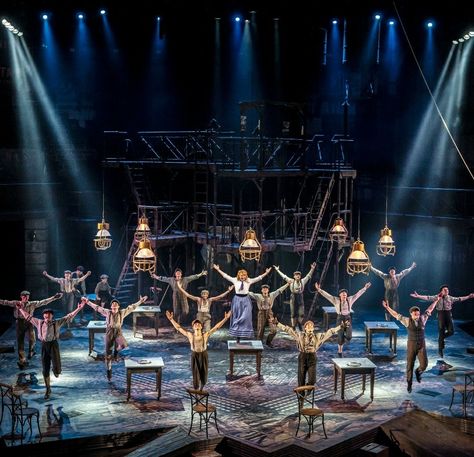 Musical Photography, Musical Theatre Aesthetic, Newsies Musical, Theatre Aesthetic, Dream Roles, Musical Theatre Broadway, Theater Kid, Dream Live, Theatre Life