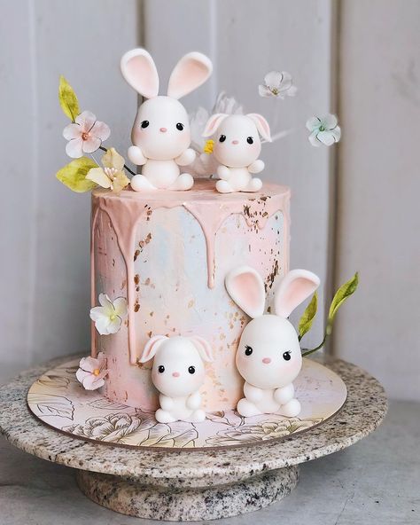 Duchess Cakes and Bakes on Instagram: “watercolor ganache + pink pastel drip + four 🐰 + @kukka.fleur + @littleitaly.id - kue yang akan selalu diingat, karena ada cerita tak…” Bunny Birthday Cake, Cake Designs For Girl, 9th Birthday Cake, Cake Designs For Kids, Bunny Birthday Party, Fondant Cake Designs, Rabbit Cake, New Birthday, 2 Birthday Cake