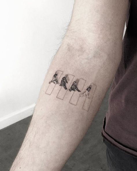 The Beatles Abbey road - Microrealism Microrealismo Tattoo Tatuaje - maxicarreras Realistic Tattoo Stencil, Beatles Inspired Tattoos, Tattoo Design Stencil, Micro Realism Tattoo, Beatles Tattoo, Small Music Tattoos, Realistic Tattoo Design, Community Tattoo, Micro Realism