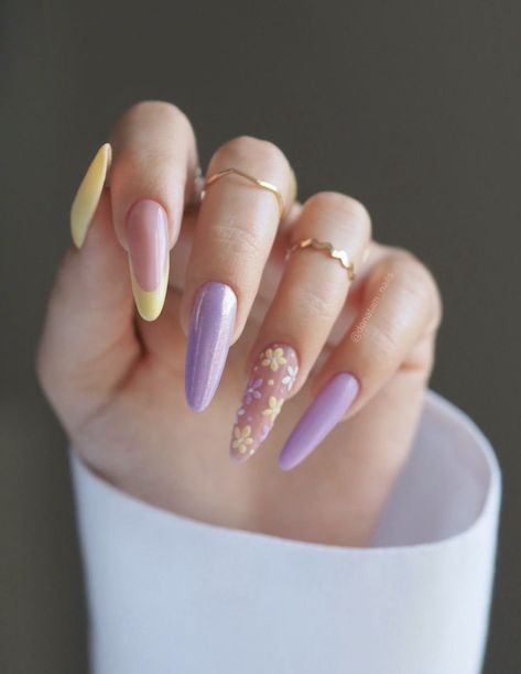 49 Gorgeous Purple Nail Art Ideas for Every Season - Days Inspired Bright Yellow Nails, Nails For 2023, Purple And Silver Nails, Purple And Pink Nails, Light Purple Nails, Purple Glitter Nails, Yellow Nail Art, Yellow Nails Design, Purple Nail Art