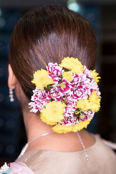 Jazz up any wedding outfit with multi-coloured and mixed flower hair look perfect for any wedding ceremony. 

#Indianweddings #shaadisaga #indianbridalhairstyles #hairstyleswithflowers #intimatewedding #realflowers #uniquecolourlehenga #babybreaths #lowbun #exoticflowerhairstyle #carnations #mermaidbraid #purpleflowerhairstyle #daisies #jasmine Bridal Hairstyles Bun, Chic Bridal Hair, Floral Bun, Mermaid Braid, Bridal Braids, Bridal Hair Buns, Hairstyles Bun, Hair Buns, Open Hairstyles