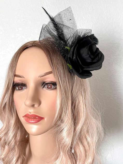 Gothic Wedding Hair, Goth Photoshoot, Hair Clip Black, Veil Hair, Halloween Hair Clips, Skull Accessories, Rose Hair Clip, Halloween Accessories Hair, Gothic Hairstyles