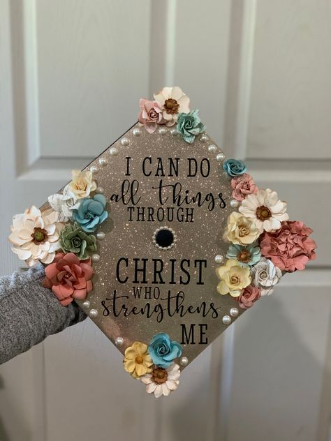 Cross Country Graduation Cap Ideas, Graduation Cap Designs For Someone In Heaven, Diy Graduation Cap Designs, Godly Graduation Caps, Fnp Graduation Cap Ideas, Biblical Graduation Caps, Undergraduate Cap Ideas, Jesus Graduation Cap, Graduation Cap Designs Bible Verse