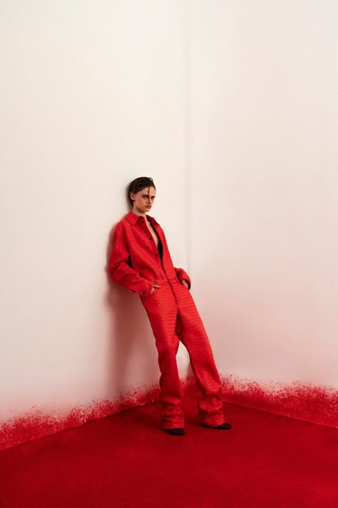 Off White Campaign, Red Backdrop Photoshoot, Red Fashion Editorial, White Editorial, Red Backdrop, Studio Photoshoot, Artist Style, Stage Design, Fashion Editor