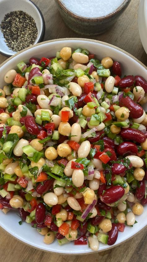 Mexican Potluck, Canellini Beans, 3 Bean Salad, Clean Eating Guide, Three Bean Salad, 30 Min Meals, Bbq Side, Bbq Sides, Wine Vinegar