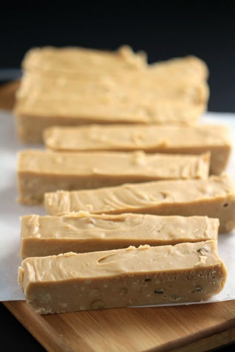 Super rich and ever-so-creamy, this Old Fashioned Maple & Walnut Fudge is made with real Maple Syrup, cream, butter and walnuts. Maple Walnut Fudge With Real Maple Syrup, Maple Fudge With Sweetened Condensed Milk, Uses For Maple Cream, Maple Fudge With Maple Syrup, Maple Fudge Easy, Maple Nut Goodies Recipe, Maple Syrup Fudge Recipe, Easy Maple Fudge, Maple Fudge Recipe