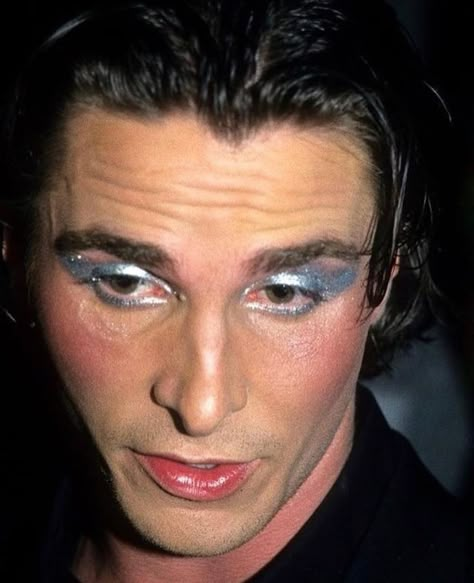 New Wave Makeup, Cabaret Makeup, Wave Makeup, Sand Cake, Iconic Movie Characters, 90s Mom, 90s Makeup, Male Makeup, 90s Models