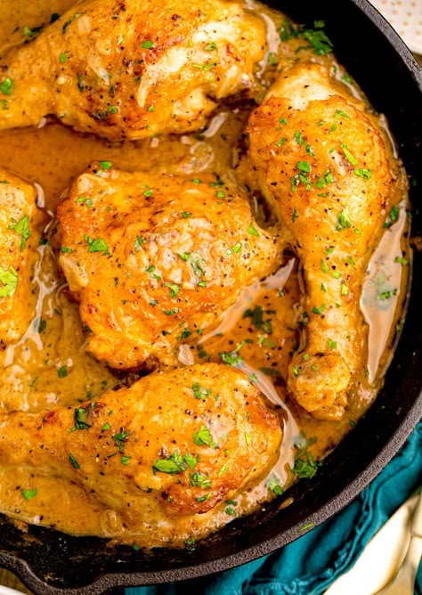 Southern Smothered Chicken and Gravy have tender chicken thighs and drumsticks that have been seasoned and then cooked in gravy with onions! Prep this recipe in just 10 minutes for a flavorful dinner that the whole family will devour! Southern Smothered Chicken, Chicken Table, Smothered Chicken Recipes, Chicken Breast Crockpot, Chicken Breast Crockpot Recipes, Southern Chicken, Chicken Shawarma Recipe, Crockpot Chicken Breast, Chicken Leg Recipes