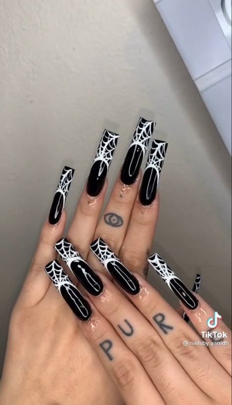 Spooky Junk Nails, Wednesday Addams Acrylic Nails, Spooky Nails 2023, Fizzarolli Nails, Fancy Halloween Nails, Emo Halloween Nails, Nails Acrylic Halloween Ideas, Halloween Scary Nails, Halloween Nails Long